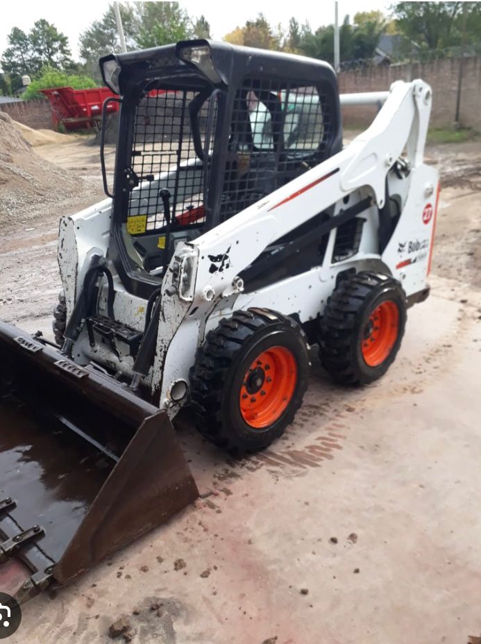 Minicargadora Bobcat para movimiento de suelo en Tucumán
